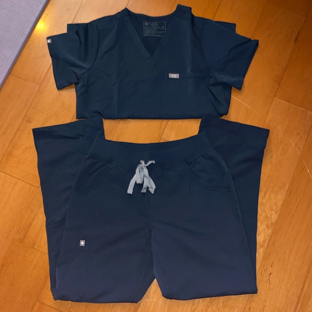 FIGS DARK HARBOR SCRUBS XS PETITE KADE CARGO BOTTOMS CATARINA TOP